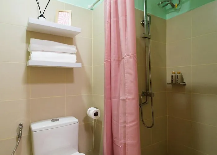 Blush Haven With Netflix, Wifi And Balcony Near Glorietta *