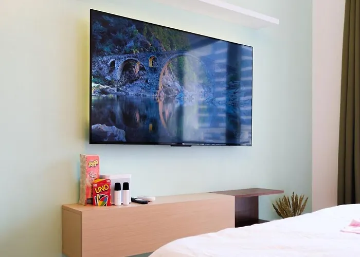 Blush Haven With Netflix, Wifi And Balcony Near Glorietta *