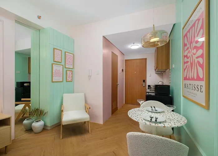 Blush Haven With Netflix, Wifi And Balcony Near Glorietta Apartment