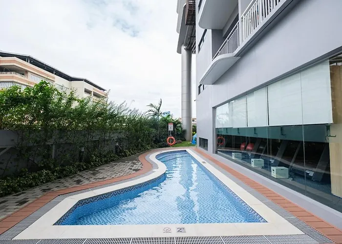 Apartment Blush Haven With Netflix, Wifi And Balcony Near Glorietta *