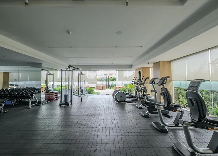 Blush Haven With Netflix, Wifi And Balcony Near Glorietta Apartment *