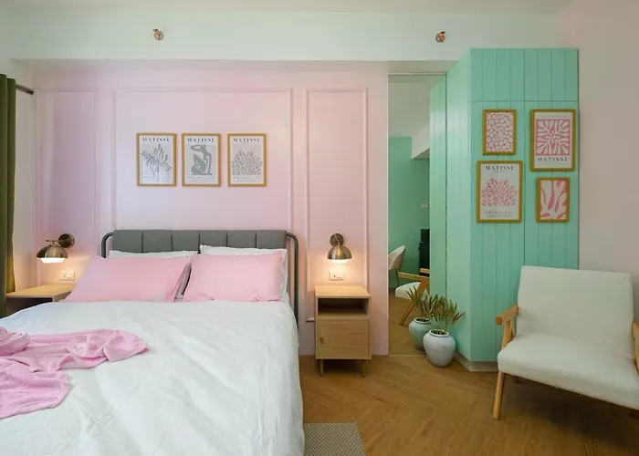 Blush Haven With Netflix, Wifi And Balcony Near Glorietta *