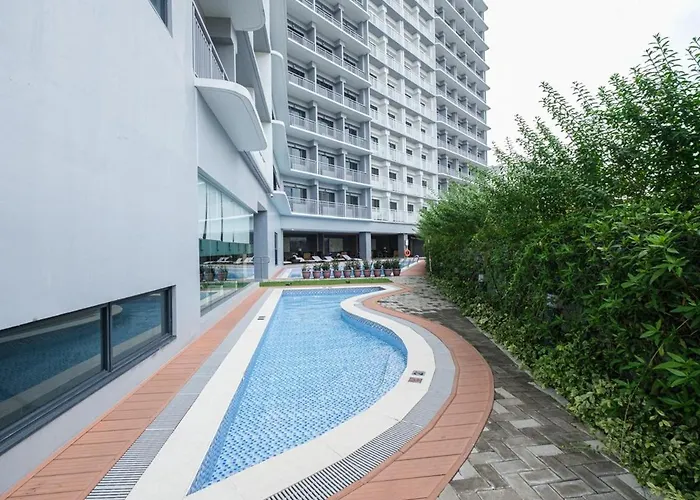 Blush Haven With Netflix, Wifi And Balcony Near Glorietta * Manila