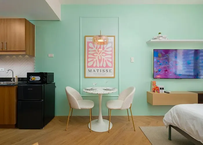 Apartment Blush Haven With Netflix, Wifi And Balcony Near Glorietta *