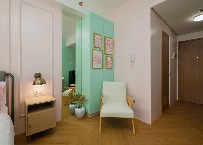 Blush Haven With Netflix, Wifi And Balcony Near Glorietta Manila
