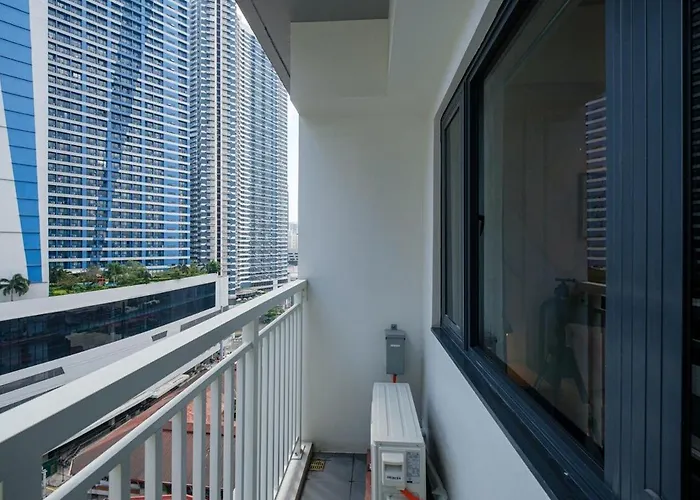 Blush Haven With Netflix, Wifi And Balcony Near Glorietta * Manila
