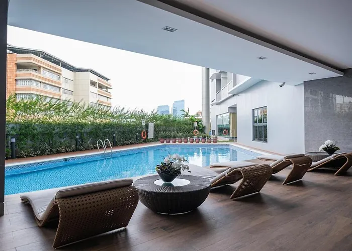 Blush Haven With Netflix, Wifi And Balcony Near Glorietta Apartment Manila