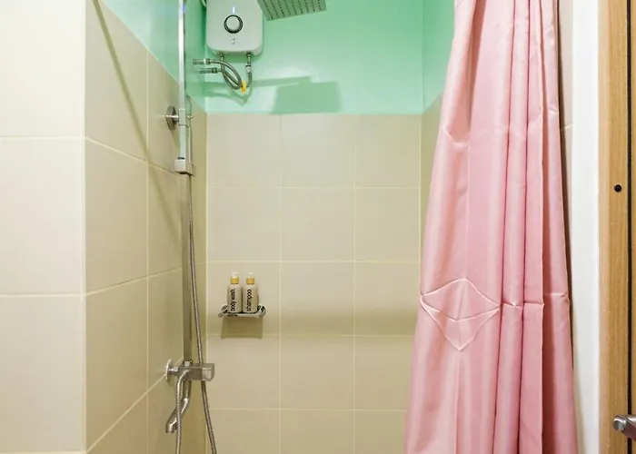 Blush Haven With Netflix, Wifi And Balcony Near Glorietta Manila