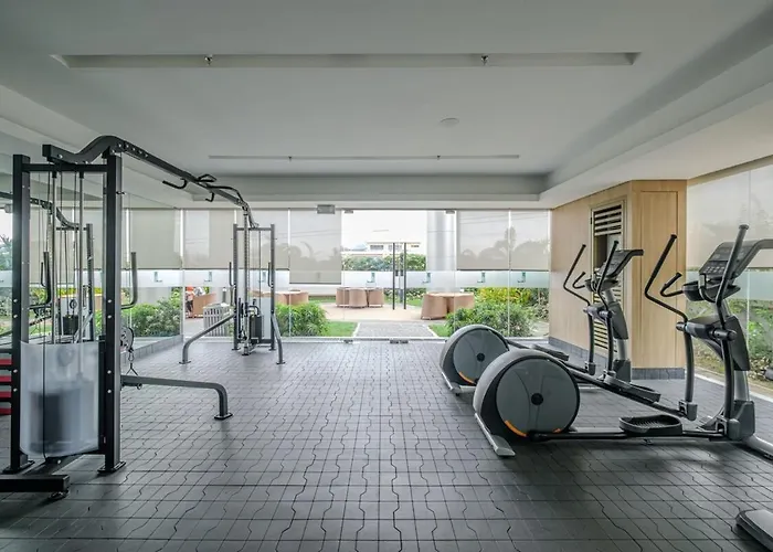 Blush Haven With Netflix, Wifi And Balcony Near Glorietta Apartment *