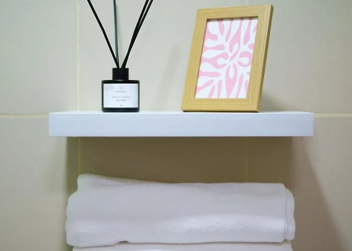 Blush Haven With Netflix, Wifi And Balcony Near Glorietta *