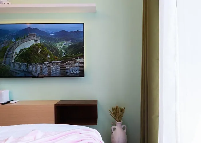 Apartment Blush Haven With Netflix, Wifi And Balcony Near Glorietta