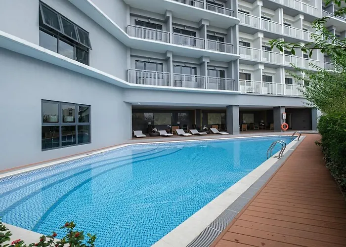 Blush Haven With Netflix, Wifi And Balcony Near Glorietta Manila