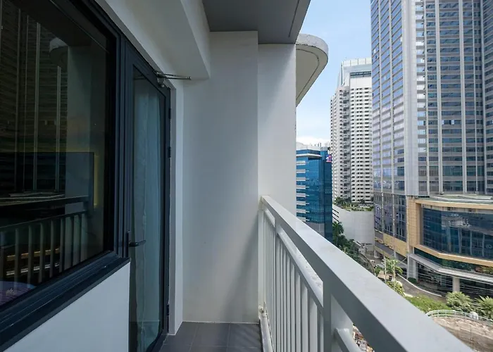 Apartment Blush Haven With Netflix, Wifi And Balcony Near Glorietta