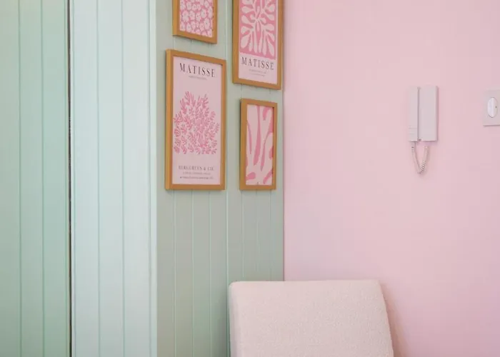Blush Haven With Netflix, Wifi And Balcony Near Glorietta Apartment *
